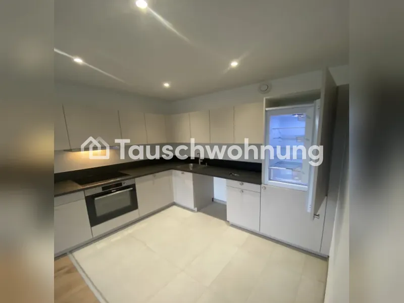 Tauschwohnung: Sanierte 3 Zimmer Wohnung mit EBK und Wannenbad — photo 1
